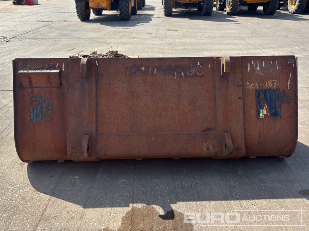 90" Loading Bucket to suit Telehandler - Godet: photos 5 90" Loading Bucket to suit Telehandler - Godet: photos 5
