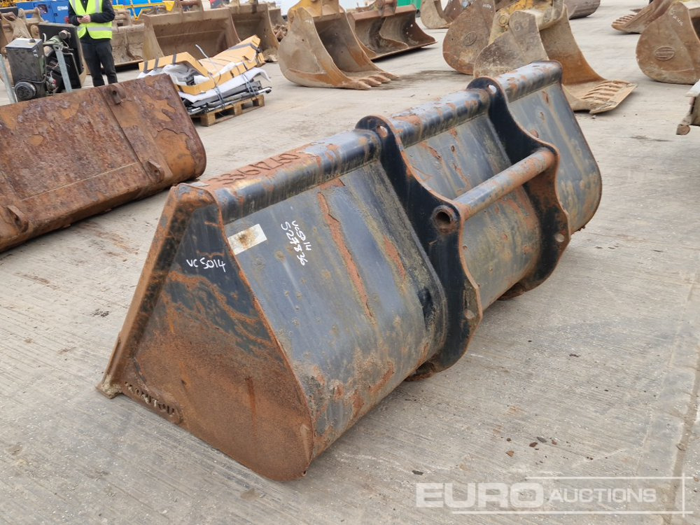 94" Loading Bucket to suit Telehandler - Godet: photos 3 94" Loading Bucket to suit Telehandler - Godet: photos 3