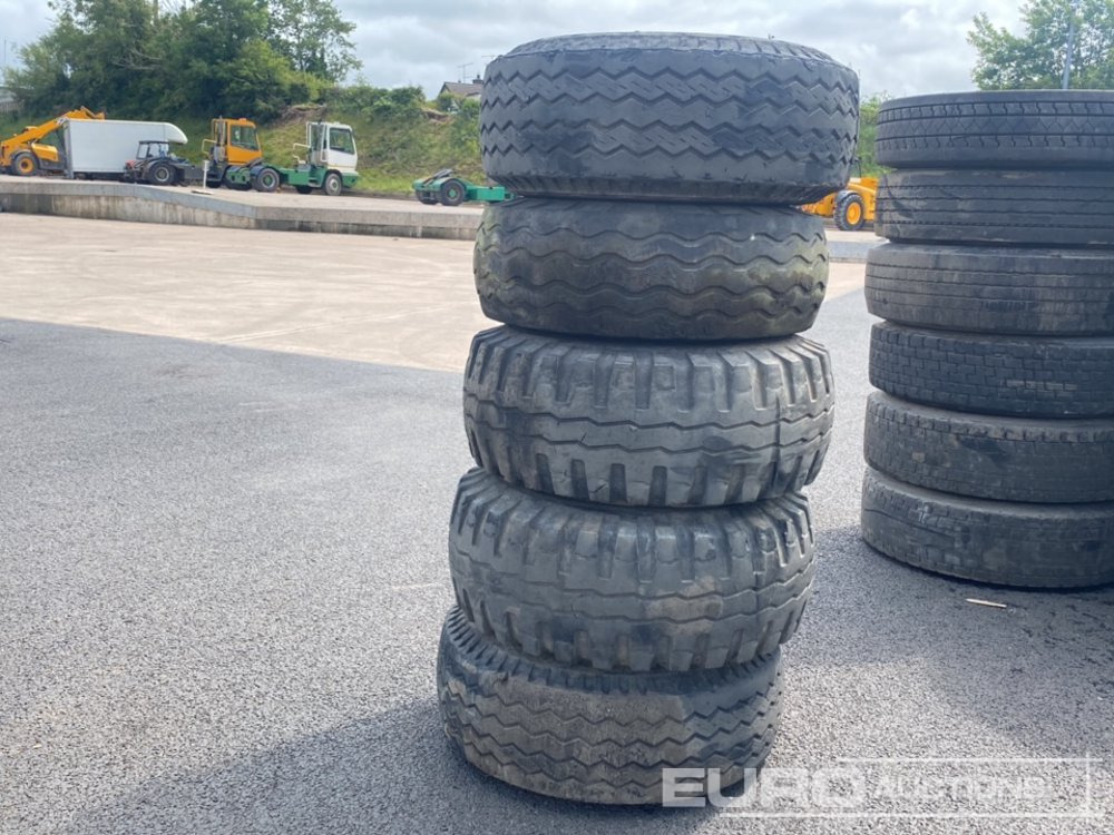 Agricultural Tyre & Rim (5 of) - Pneu: photos 1 Agricultural Tyre & Rim (5 of) - Pneu: photos 1