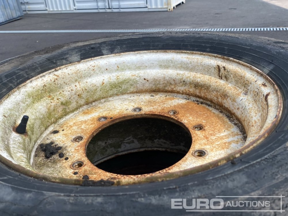 Agricultural Tyre & Rim (5 of) - Pneu: photos 4 Agricultural Tyre & Rim (5 of) - Pneu: photos 4
