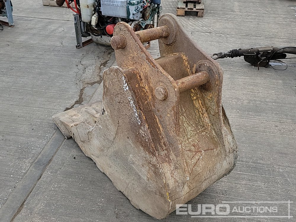 Case 24" Digging Bucket 65mm Pin to suit 13 Ton Excavator - Godet: photos 3 Case 24" Digging Bucket 65mm Pin to suit 13 Ton Excavator - Godet: photos 3