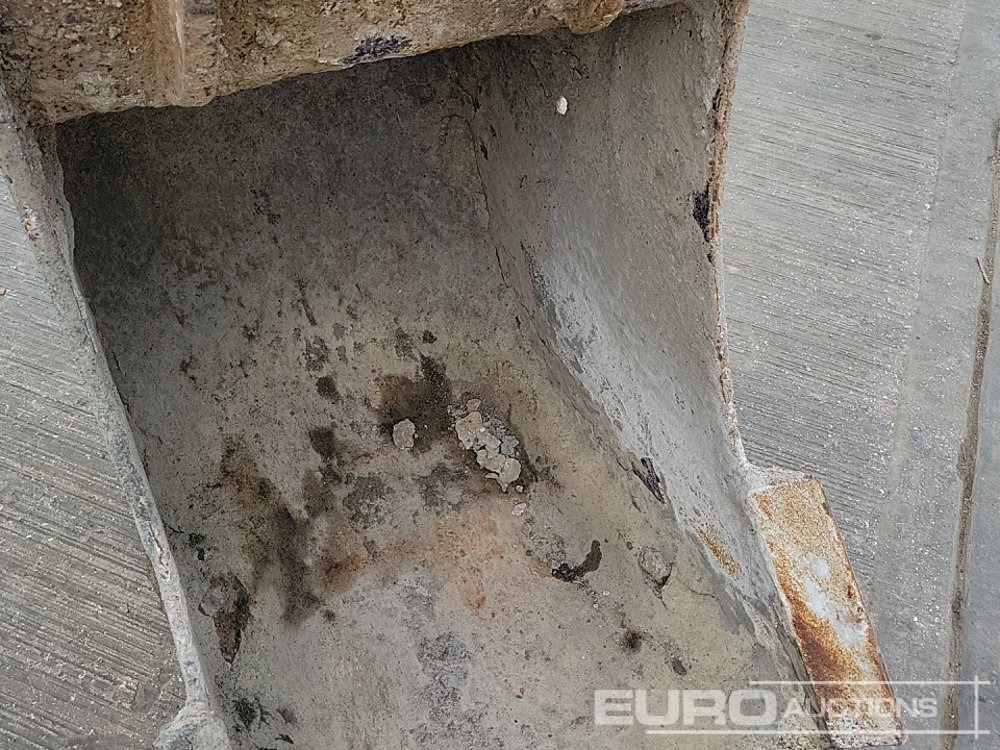 Godet Case 24" Digging Bucket 65mm Pin to suit 13 Ton Excavator: photos 9