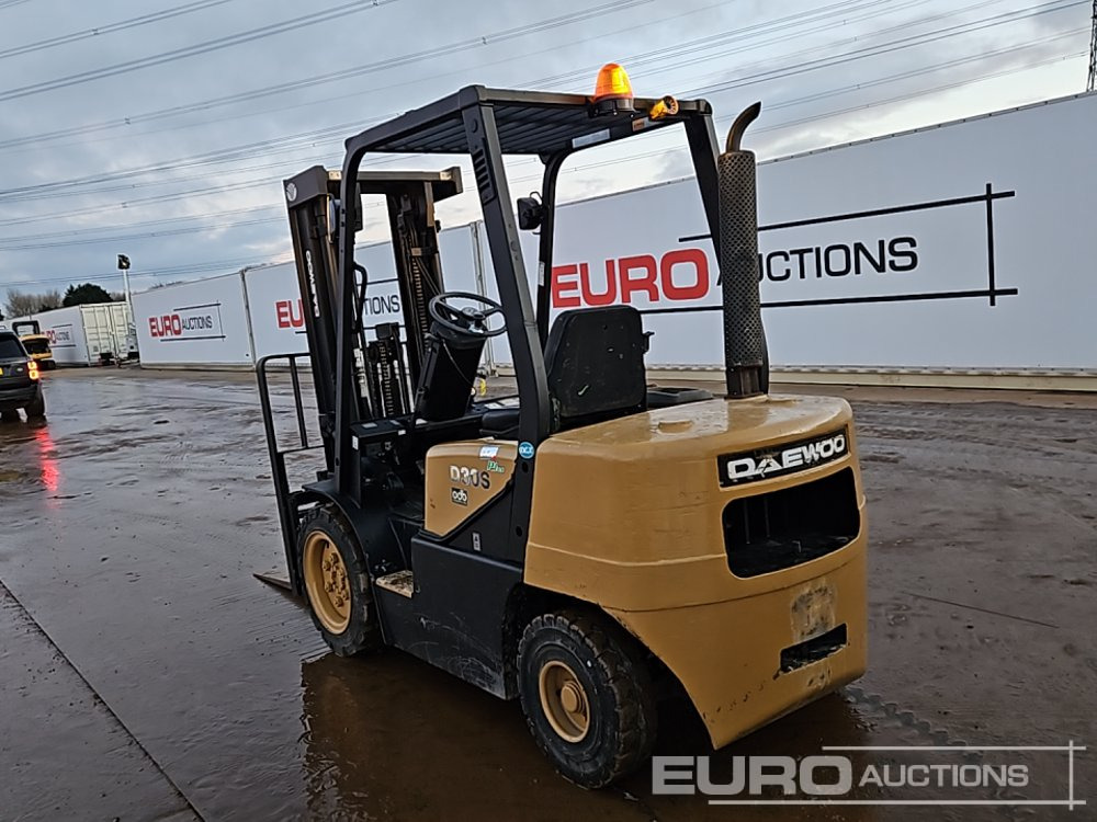 Daewoo D305-3 - Chariot élévateur: photos 3 Daewoo D305-3 - Chariot élévateur: photos 3