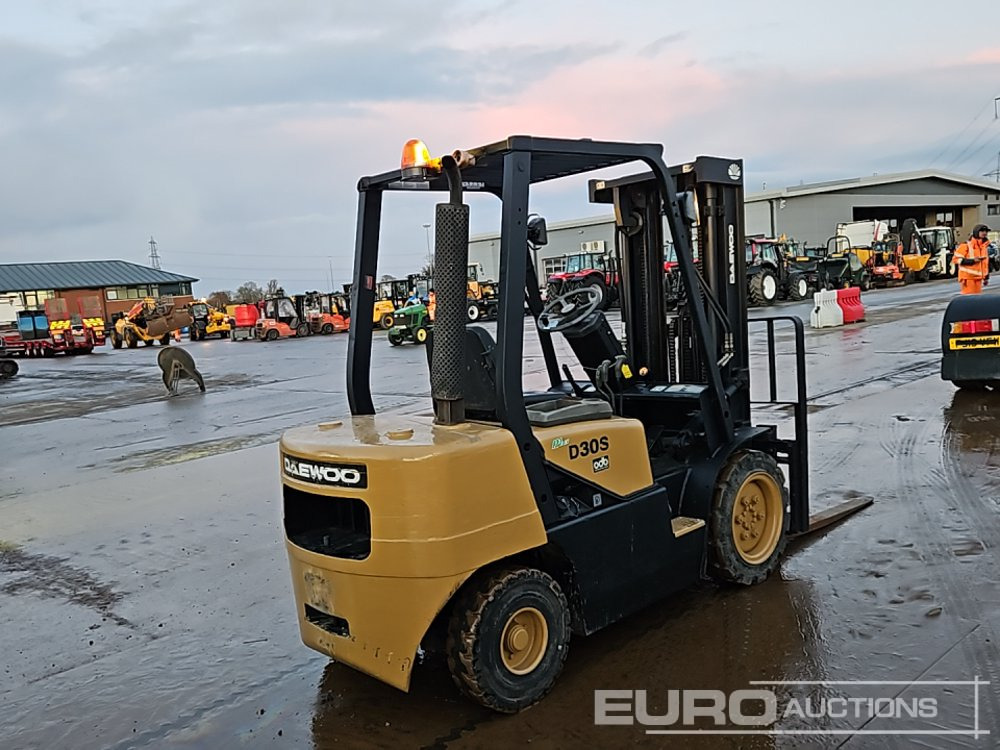 Daewoo D305-3 - Chariot élévateur: photos 5 Daewoo D305-3 - Chariot élévateur: photos 5