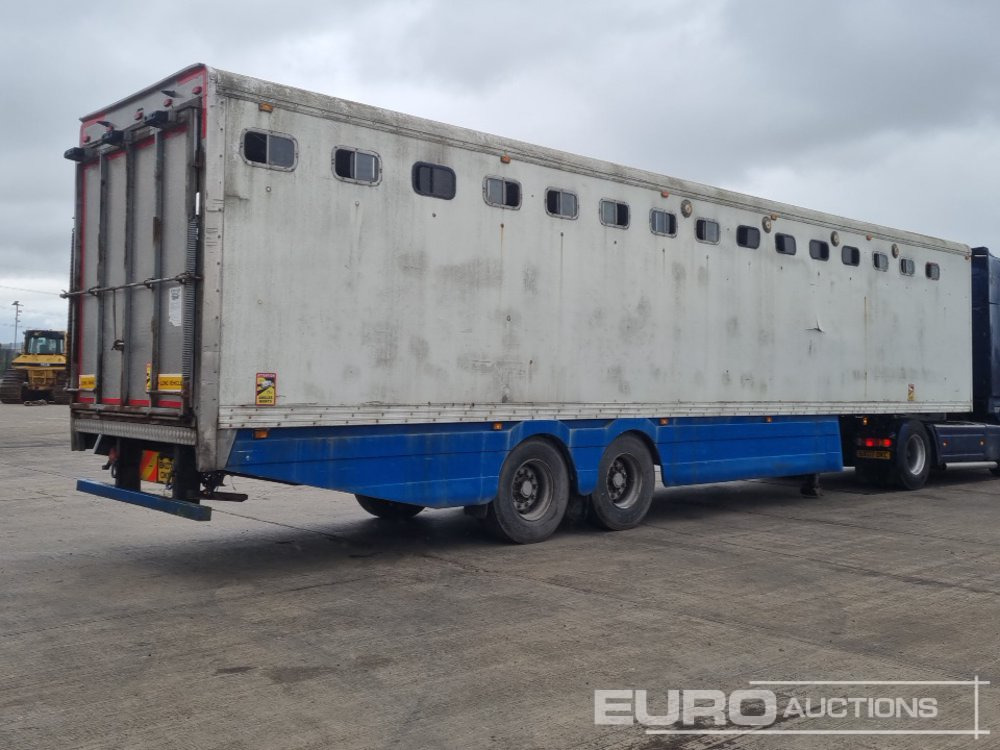 Don-Bur Twin Axle Horse Trailer - Semi-remorque plateau: photos 5 Don-Bur Twin Axle Horse Trailer - Semi-remorque plateau: photos 5