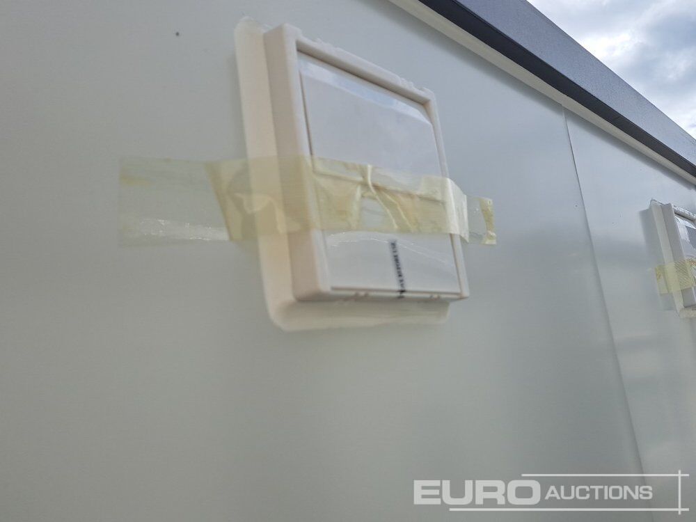 Double Toilet Unit (Cannot Be Reconsigned) - Conteneur maritime: photos 4 Double Toilet Unit (Cannot Be Reconsigned) - Conteneur maritime: photos 4