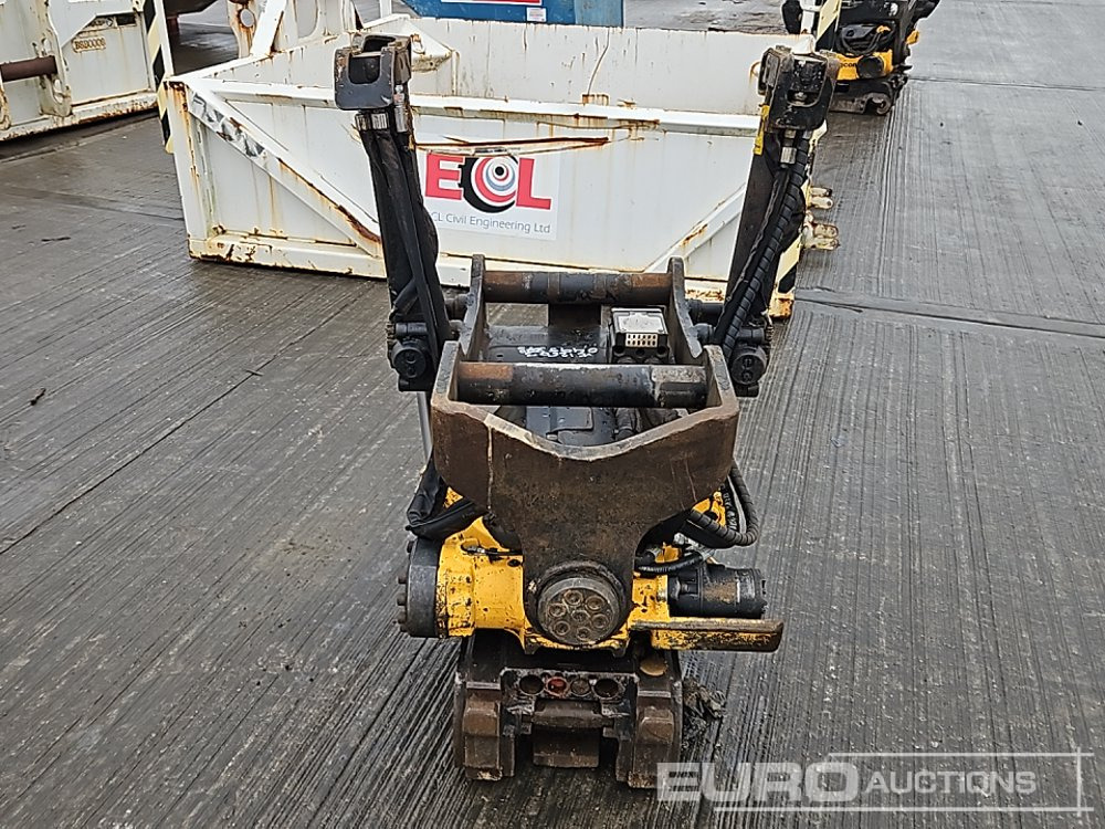 Engcon Hydraulic Tilt Rotator S60 Hitch to suit 12-20 Ton Excavator - Attache rapide: photos 2 Engcon Hydraulic Tilt Rotator S60 Hitch to suit 12-20 Ton Excavator - Attache rapide: photos 2