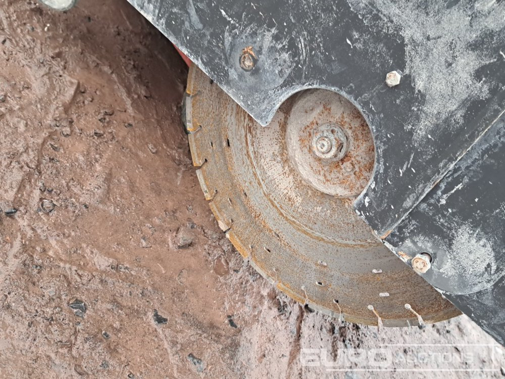 Husqvarna FS524
FS524 - Travaux routiers: photos 5 Husqvarna FS524
FS524 - Travaux routiers: photos 5