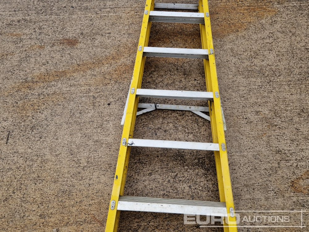 Matériel de chantier Lyte 8 Tread Fibreglass Step Ladder: photos 10