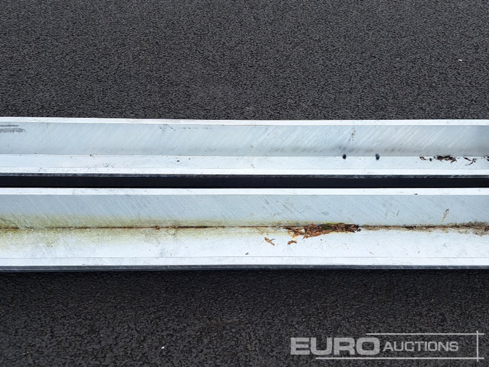 Machine agricole Unused 8' Galvanised Hanging Trough: photos 7