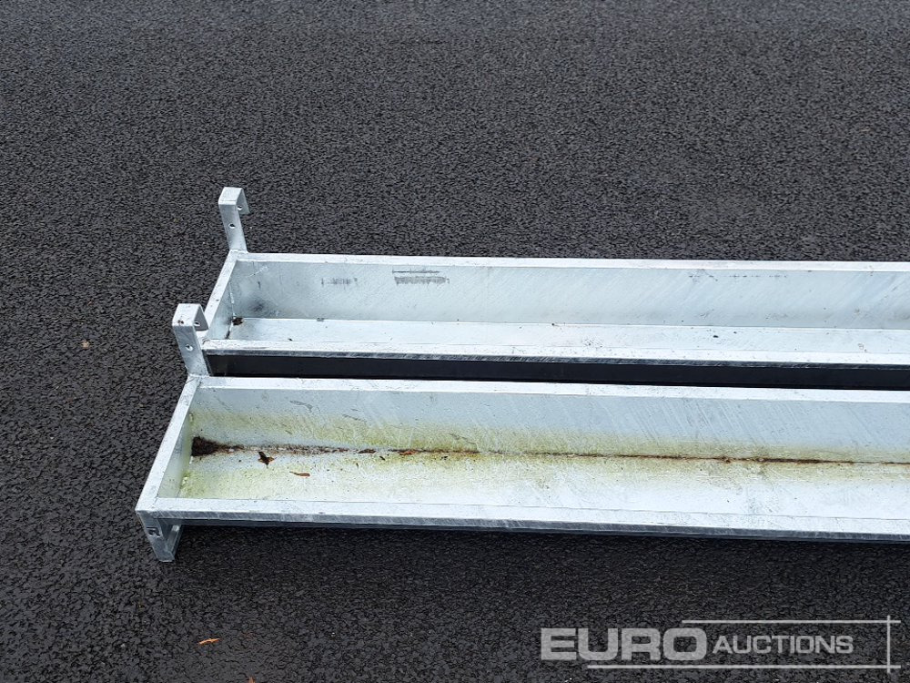 Machine agricole Unused 8' Galvanised Hanging Trough: photos 6
