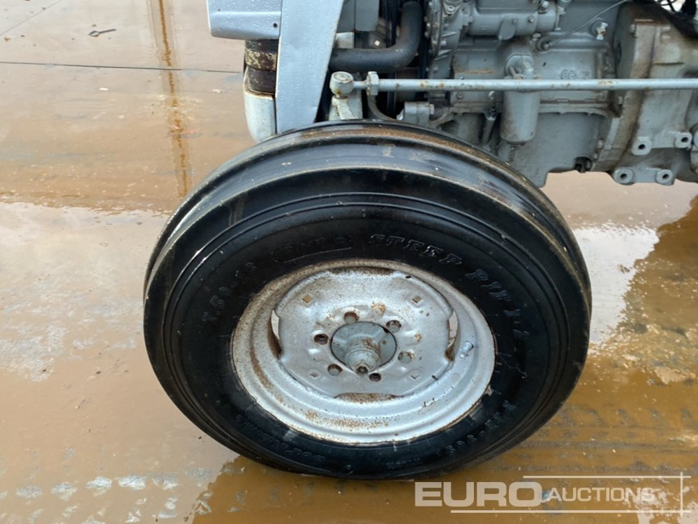 Tracteur agricole Massey Ferguson MF135: photos 14 Tracteur agricole Massey Ferguson MF135: photos 14