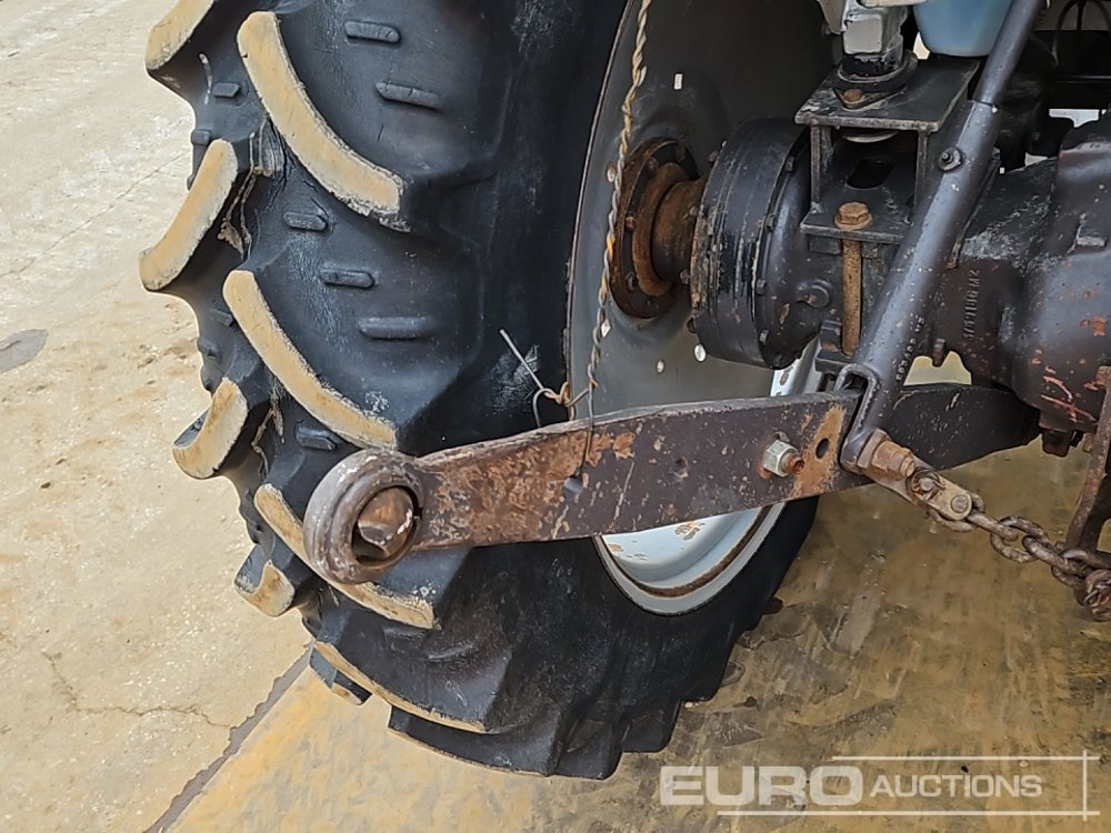 Tracteur agricole Massey Ferguson MF362: photos 15 Tracteur agricole Massey Ferguson MF362: photos 15