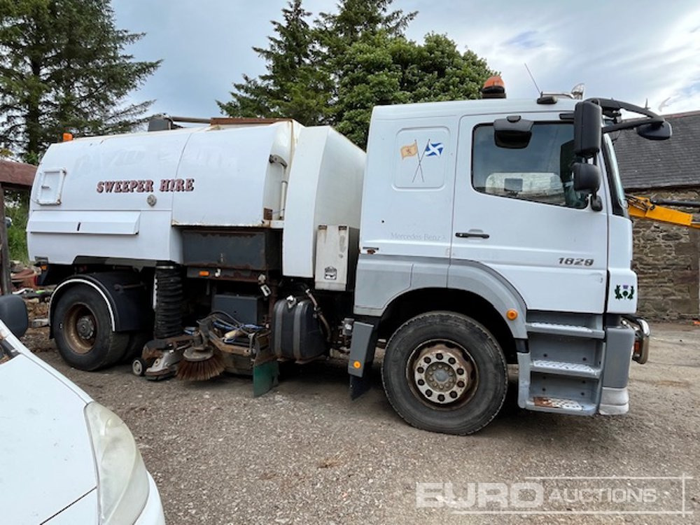 Mercedes Benz AXOR 1829 - Balayeuse de voirie: photos 5 Mercedes Benz AXOR 1829 - Balayeuse de voirie: photos 5