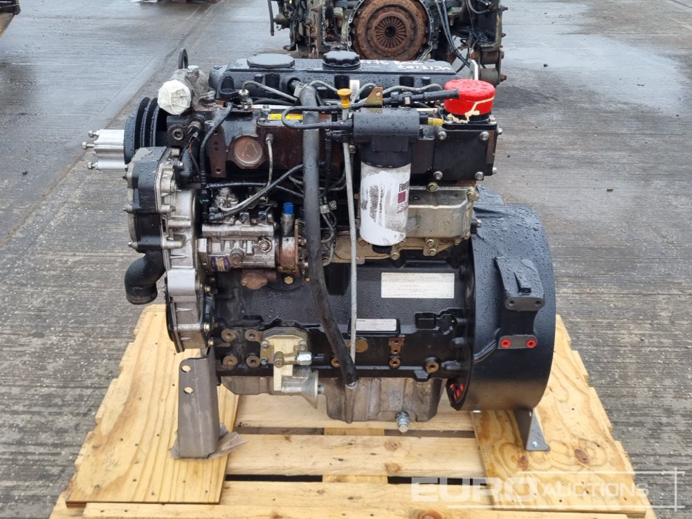 Perkins 4 Cylinder Engine - Moteur: photos 2 Perkins 4 Cylinder Engine - Moteur: photos 2