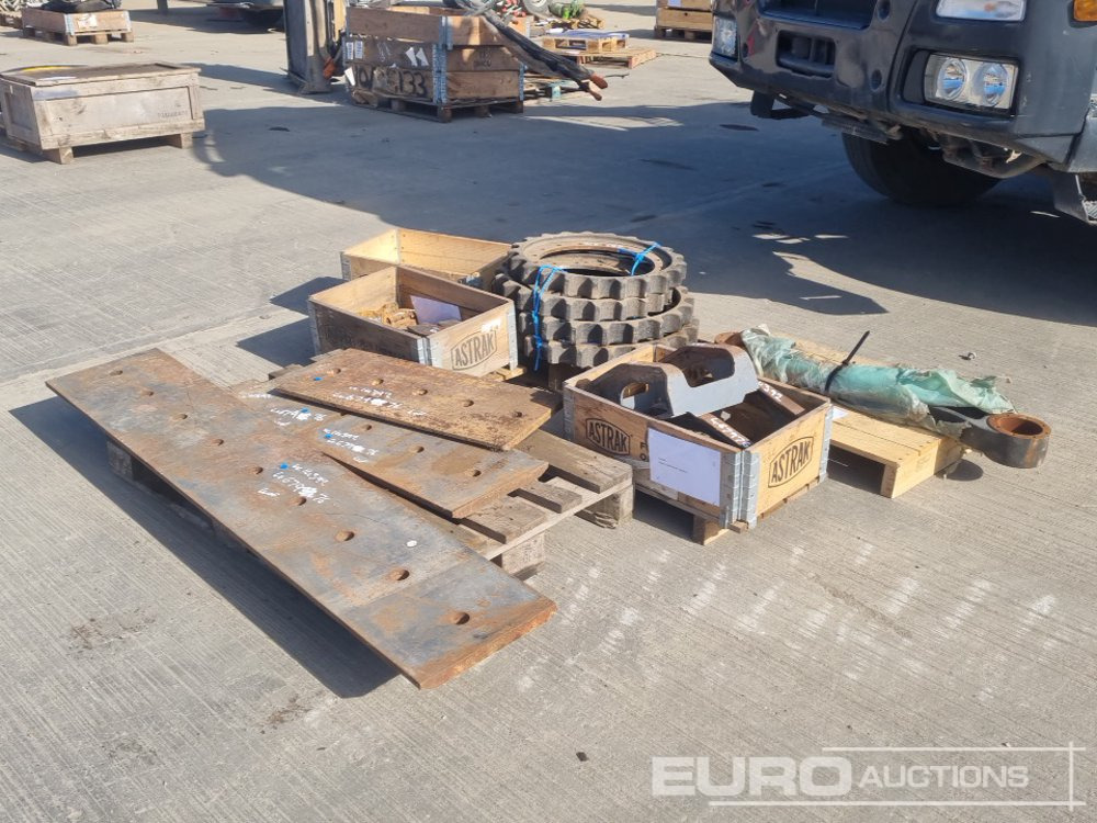 70", 30", 24", 24" Cutting Edge to suit Bucket, Track Guide (2 of), Pallet of Brake Pads, Komatsu Suspension Link, Spocket (4 of), Shear Blade (2 of), - Pièces de rechange: photos 1 70", 30", 24", 24" Cutting Edge to suit Bucket, Track Guide (2 of), Pallet of Brake Pads, Komatsu Suspension Link, Spocket (4 of), Shear Blade (2 of), - Pièces de rechange: photos 1