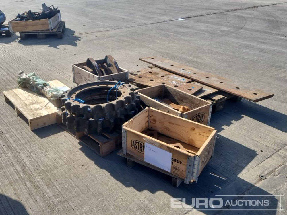 70", 30", 24", 24" Cutting Edge to suit Bucket, Track Guide (2 of), Pallet of Brake Pads, Komatsu Suspension Link, Spocket (4 of), Shear Blade (2 of), - Pièces de rechange: photos 3 70", 30", 24", 24" Cutting Edge to suit Bucket, Track Guide (2 of), Pallet of Brake Pads, Komatsu Suspension Link, Spocket (4 of), Shear Blade (2 of), - Pièces de rechange: photos 3