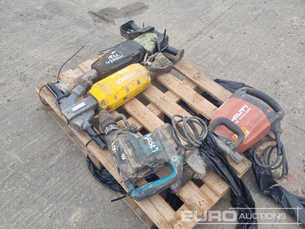 Pneumatic Hand Held Breaker (2 of), 110Volt Makita AVT Hammer Drill, 110Volt Hilti TE1000 AVR Hand Held Breaker - Travaux routiers: photos 3 Pneumatic Hand Held Breaker (2 of), 110Volt Makita AVT Hammer Drill, 110Volt Hilti TE1000 AVR Hand Held Breaker - Travaux routiers: photos 3