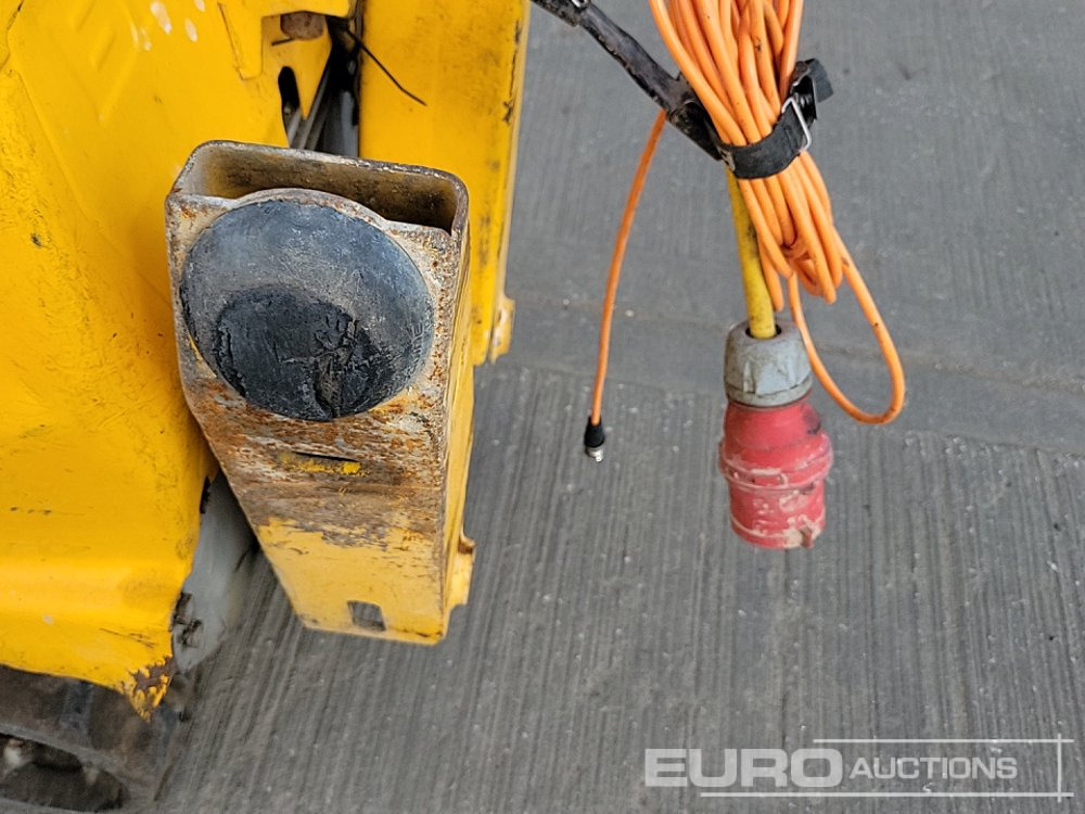 Mini pelle Remote Controlled Excavator, Rubber Tracks, Piped, Stabilisers: photos 25