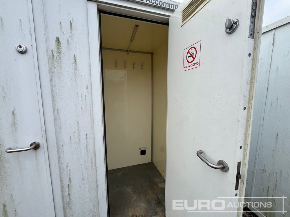 Single Axle Welfare Unit, Toilet, Drying Room, 3.3kVA Generator (Sold Off Site, Situated at Lyncastle Rd, Barleycastle Trading Estate, Warrington WA4 4RE, Contact James Turner 0044 7796 615 692 For Mo - Conteneur maritime: photos 5 Single Axle Welfare Unit, Toilet, Drying Room, 3.3kVA Generator (Sold Off Site, Situated at Lyncastle Rd, Barleycastle Trading Estate, Warrington WA4 4RE, Contact James Turner 0044 7796 615 692 For Mo - Conteneur maritime: photos 5