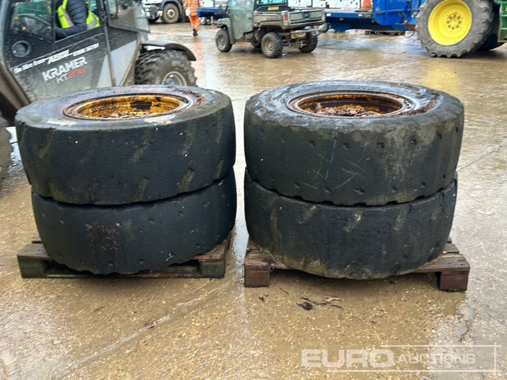 Solid Wall Tyre & Rim (4 of) - Pneu: photos 2 Solid Wall Tyre & Rim (4 of) - Pneu: photos 2