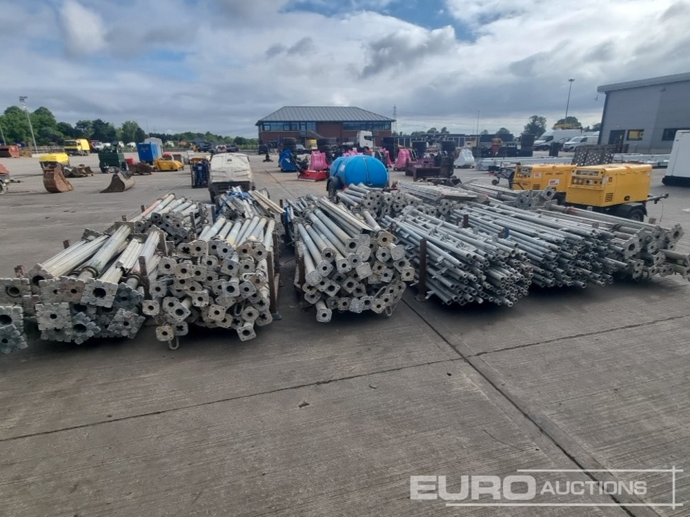 Stillage of Arco Props (5 of), Stillage of Heavy Duty Arco Props (4 of), Stillage of Handrail Posts (3 of) - Matériel de chantier: photos 4 Stillage of Arco Props (5 of), Stillage of Heavy Duty Arco Props (4 of), Stillage of Handrail Posts (3 of) - Matériel de chantier: photos 4