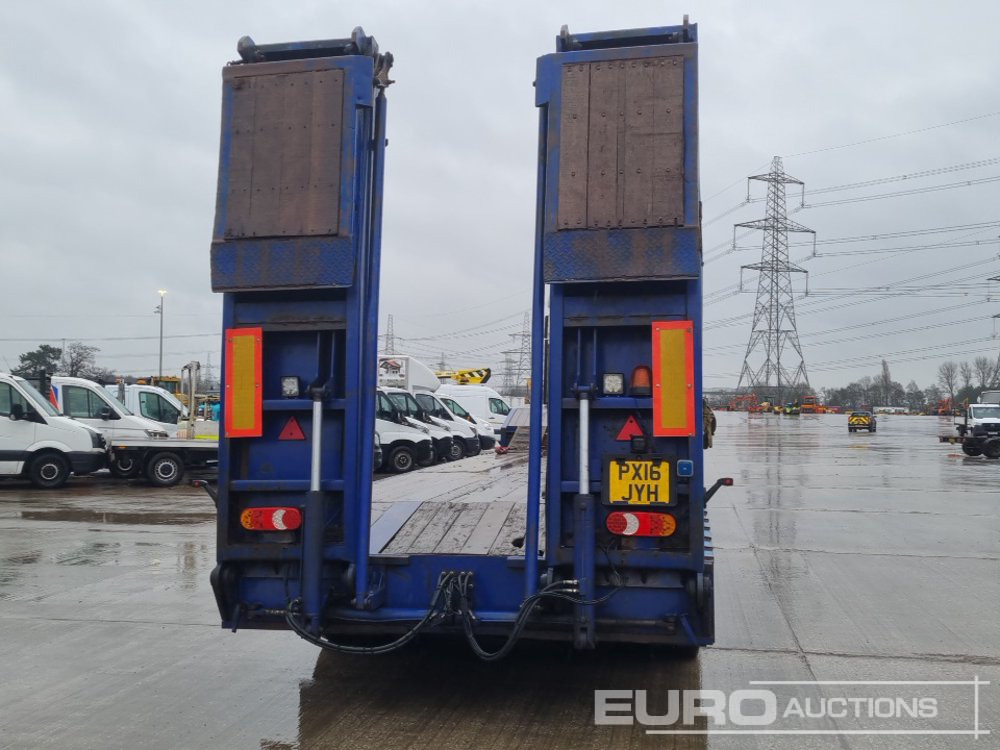 Tirsan Tri Axle Step Frame Low Loader Trailer, Neck Ramps, Out Riggers, Hydraulic Flip Toe Ramps - Semi-remorque surbaissé: photos 4 Tirsan Tri Axle Step Frame Low Loader Trailer, Neck Ramps, Out Riggers, Hydraulic Flip Toe Ramps - Semi-remorque surbaissé: photos 4