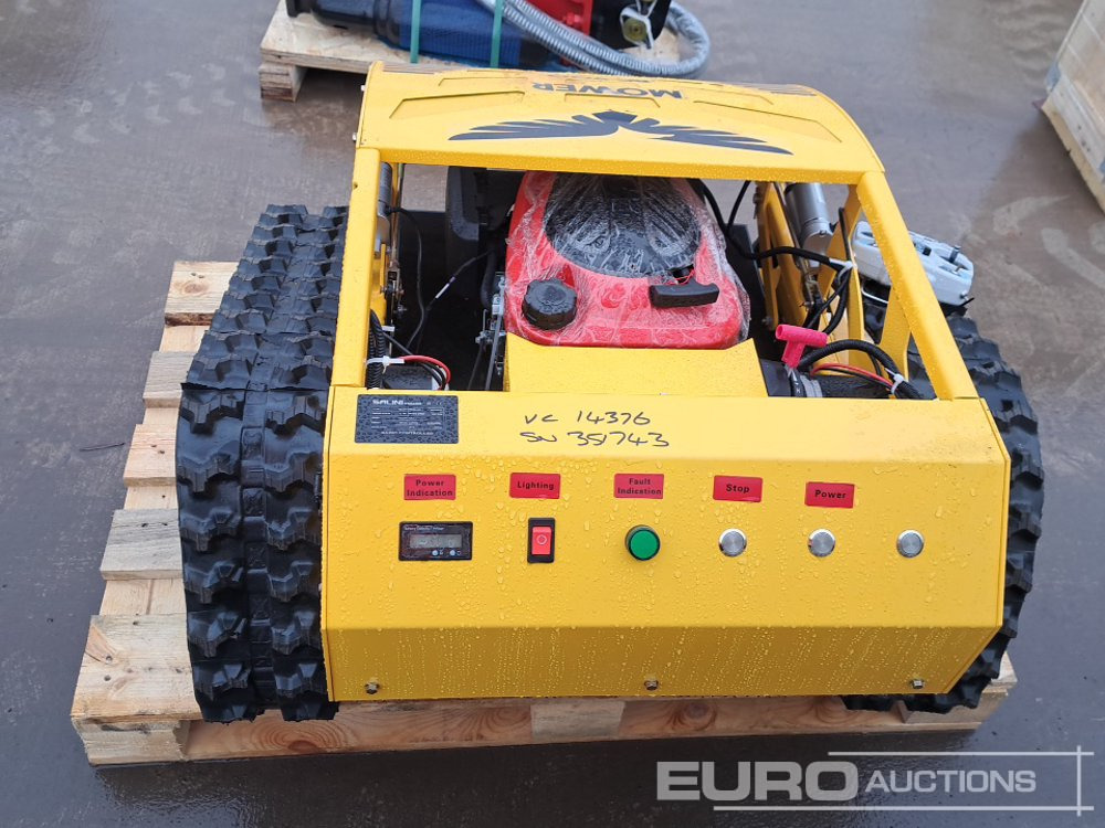 Unused 2025 Salini RC-900 Radio Controlled Tracked Lawnmower (Controls in Office) - Motofaucheuse: photos 4 Unused 2025 Salini RC-900 Radio Controlled Tracked Lawnmower (Controls in Office) - Motofaucheuse: photos 4