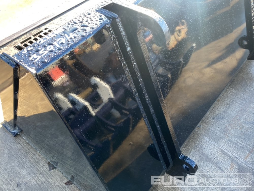 Godet neuf Unused 66" Loader Bucket to suit JCB Telehandler: photos 9