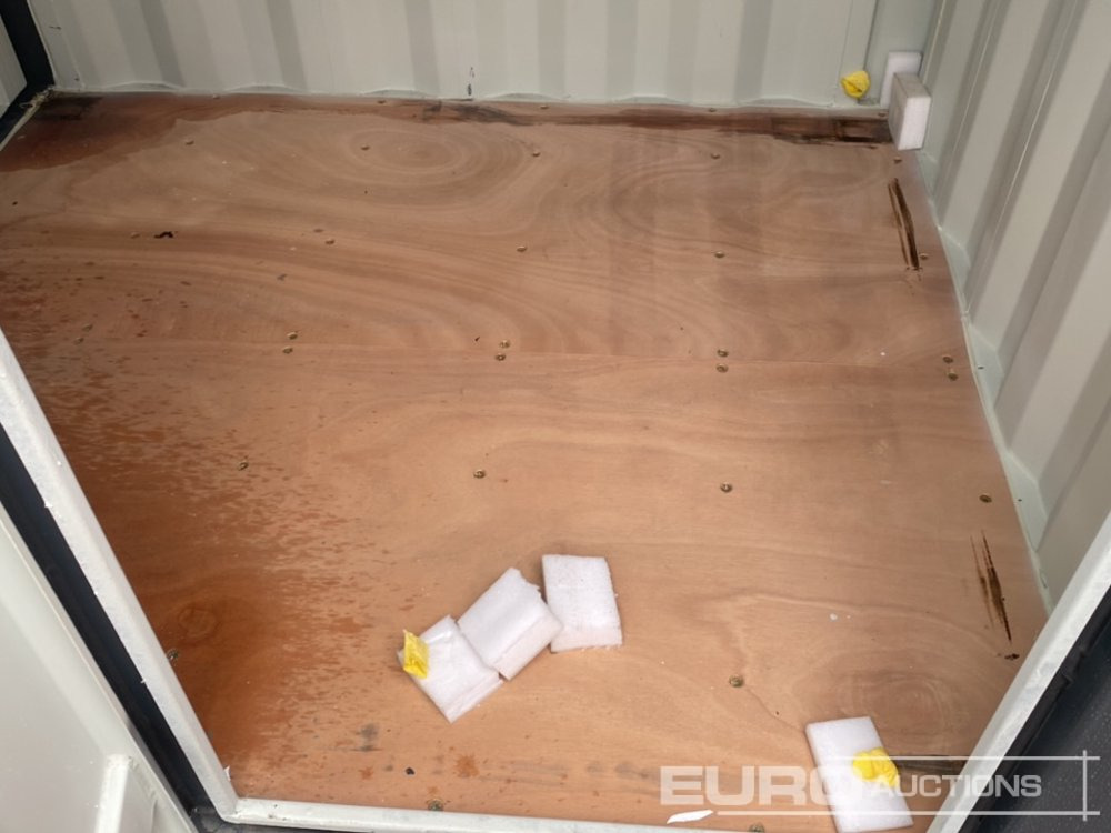 Unused 7' 4" x 6' Container, Side Door & Window (Cannot Be Reconsigned) - Conteneur maritime: photos 5 Unused 7' 4" x 6' Container, Side Door & Window (Cannot Be Reconsigned) - Conteneur maritime: photos 5