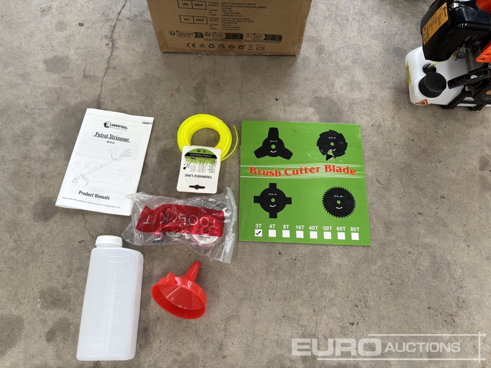 Unused Conentool 52cc Petrol Strimmer with Universal Strimming Head and Brush Cutting Blade, Harness - Équipement de garage: photos 5 Unused Conentool 52cc Petrol Strimmer with Universal Strimming Head and Brush Cutting Blade, Harness - Équipement de garage: photos 5
