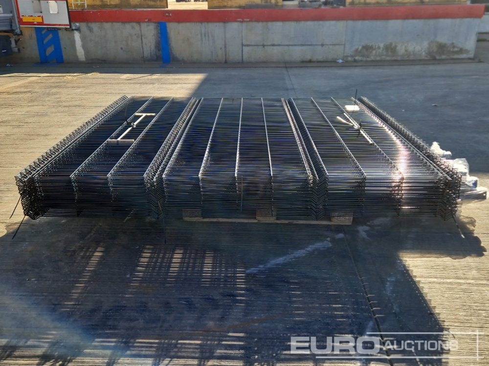 Matériel de chantier Unused Galvanised & Powder Coated Heavy Duty (5mm) Wire Mesh Fencing, 25 x H2.4m x W2.2m Panels, 26 x 60mm x 60mm x3m Posts, with Fittings (Black): photos 6