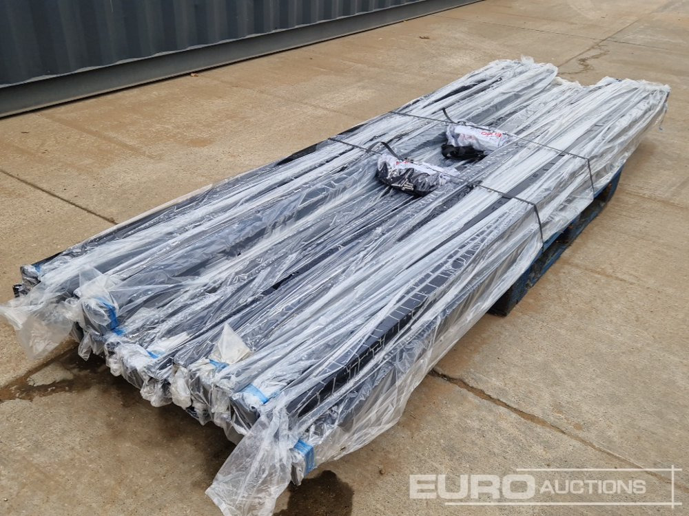 Matériel de chantier Unused Galvanised & Powder Coated Heavy Duty (5mm) Wire Mesh Fencing, 25 x H2.4m x W2.2m Panels, 26 x 60mm x 60mm x3m Posts, with Fittings (Black): photos 14