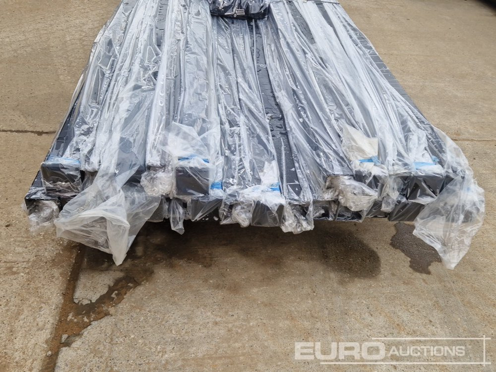 Matériel de chantier Unused Galvanised & Powder Coated Heavy Duty (5mm) Wire Mesh Fencing, 25 x H2.4m x W2.2m Panels, 26 x 60mm x 60mm x3m Posts, with Fittings (Black): photos 18 Matériel de chantier Unused Galvanised & Powder Coated Heavy Duty (5mm) Wire Mesh Fencing, 25 x H2.4m x W2.2m Panels, 26 x 60mm x 60mm x3m Posts, with Fittings (Black): photos 18