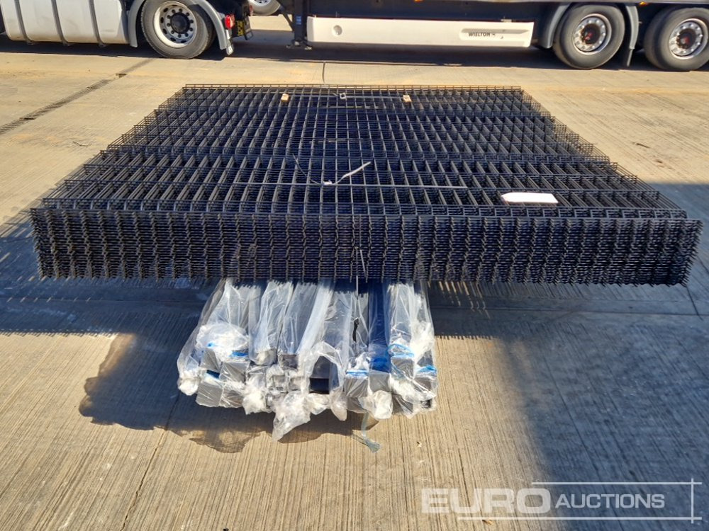 Matériel de chantier Unused Galvanised & Powder Coated Heavy Duty (5mm) Wire Mesh Fencing, 25 x H2.4m x W2.2m Panels, 26 x 60mm x 60mm x3m Posts, with Fittings (Black): photos 8