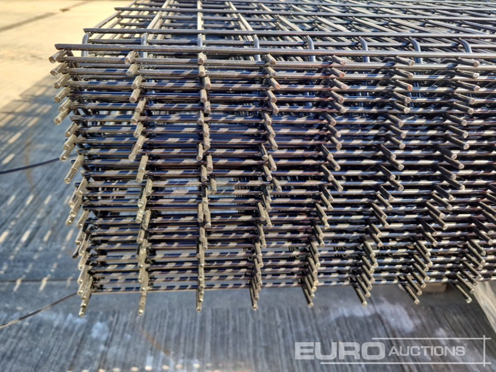 Matériel de chantier Unused Galvanised & Powder Coated Heavy Duty (5mm) Wire Mesh Fencing, 25 x H2.4m x W2.2m Panels, 26 x 60mm x 60mm x3m Posts, with Fittings (Black): photos 12