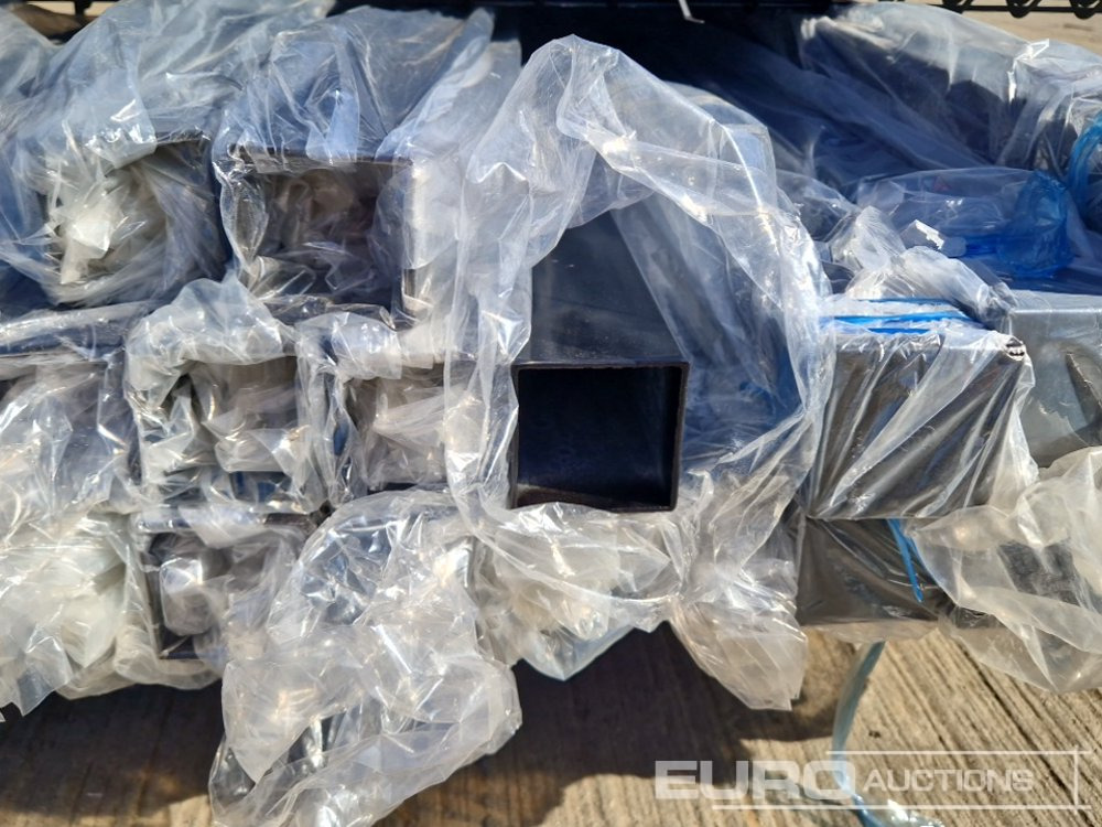 Matériel de chantier Unused Galvanised & Powder Coated Heavy Duty (5mm) Wire Mesh Fencing, 25 x H2.4m x W2.2m Panels, 26 x 60mm x 60mm x3m Posts, with Fittings (Black): photos 10 Matériel de chantier Unused Galvanised & Powder Coated Heavy Duty (5mm) Wire Mesh Fencing, 25 x H2.4m x W2.2m Panels, 26 x 60mm x 60mm x3m Posts, with Fittings (Black): photos 10