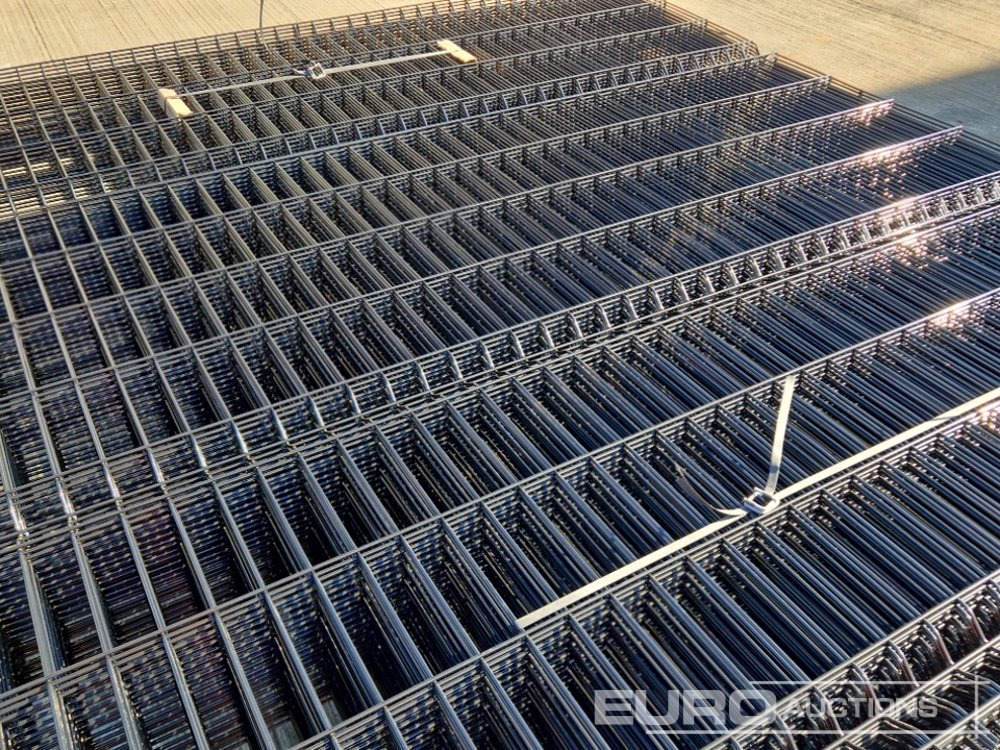 Matériel de chantier Unused Galvanised & Powder Coated Heavy Duty (5mm) Wire Mesh Fencing, 25 x H2.4m x W2.2m Panels, 26 x 60mm x 60mm x3m Posts, with Fittings (Black): photos 11