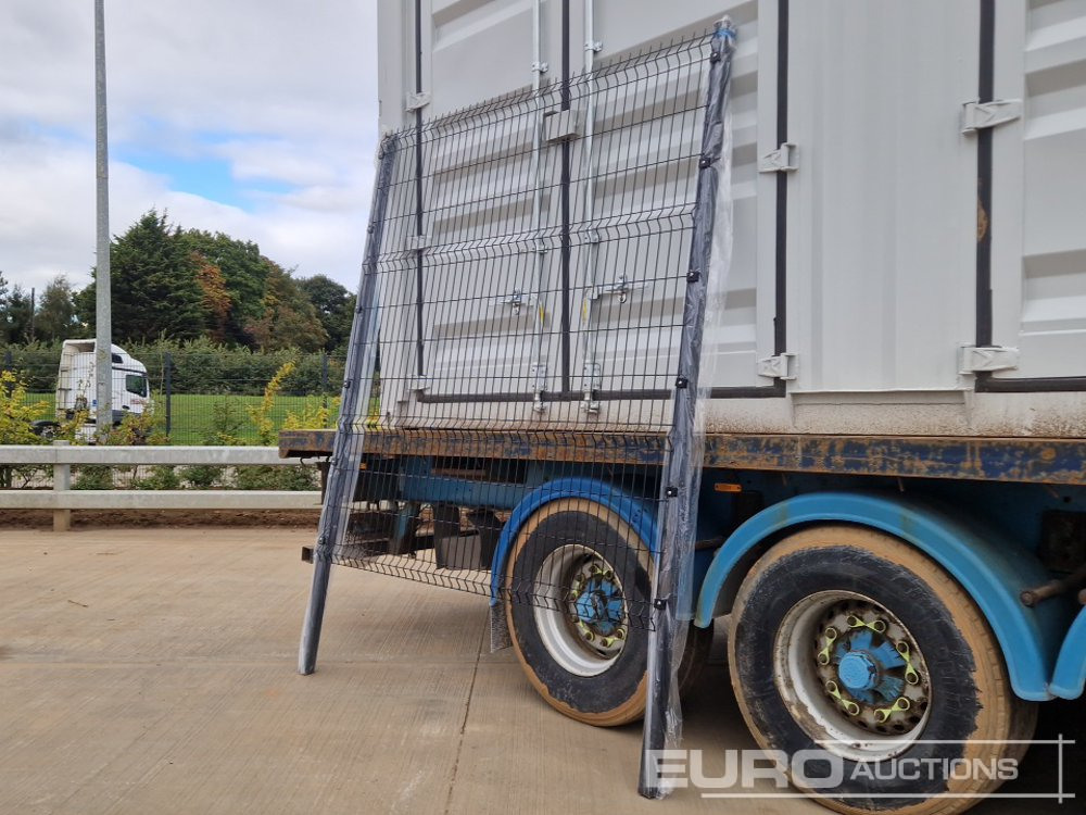 Matériel de chantier Unused Galvanised & Powder Coated Heavy Duty (5mm) Wire Mesh Fencing, 25 x H2.4m x W2.2m Panels, 26 x 60mm x 60mm x3m Posts, with Fittings (Black): photos 21
