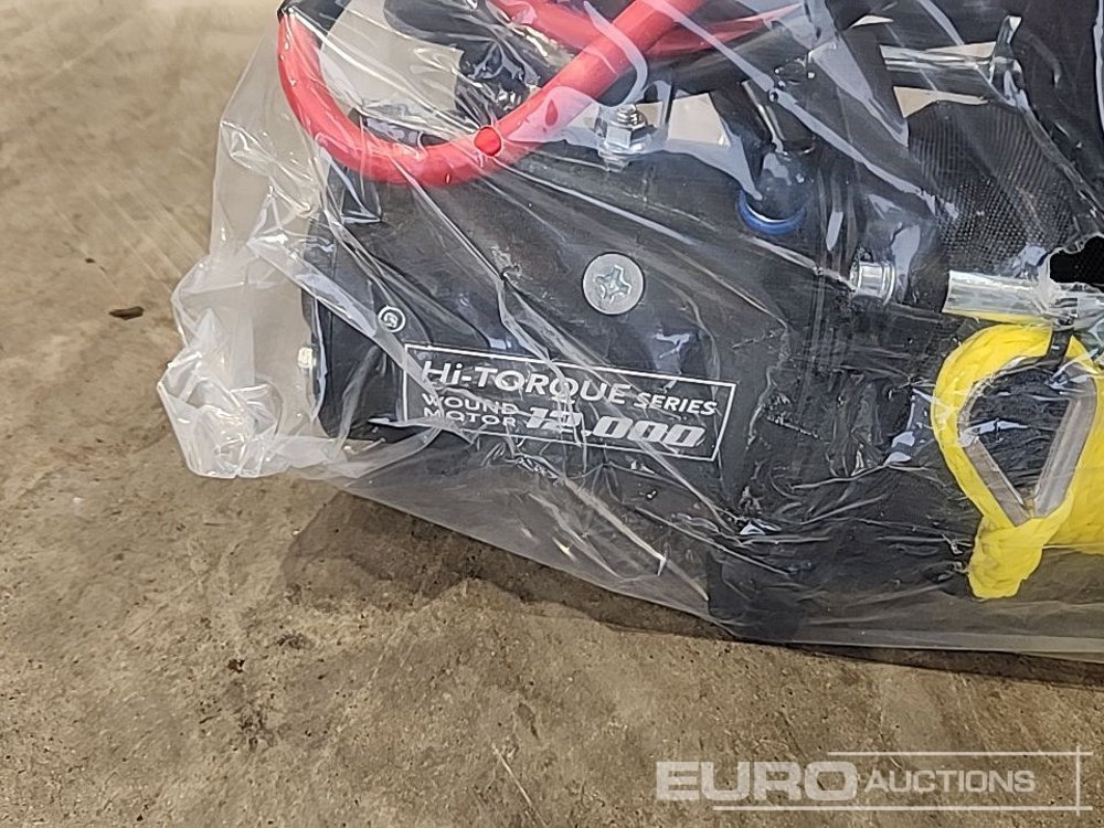 Équipement de garage Unused Hi-Torque HT12000 12 Volt Winch, 3/8" x 85' Rope: photos 12