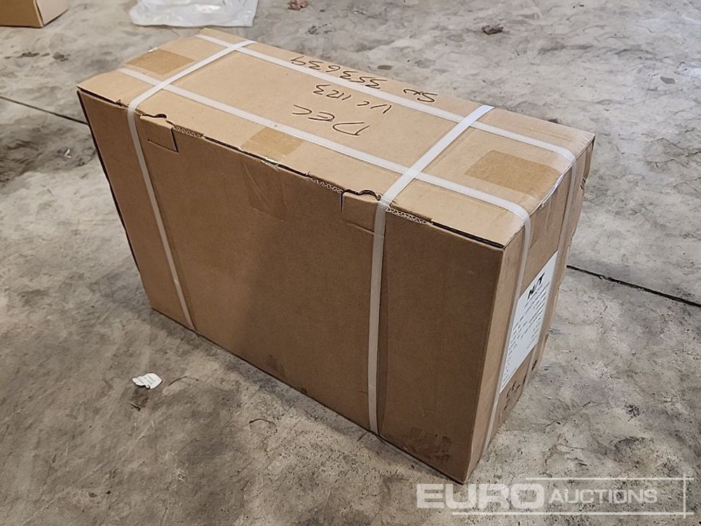 Équipement de garage Unused Hi-Torque HT12000 12 Volt Winch, 3/8" x 85' Rope: photos 21