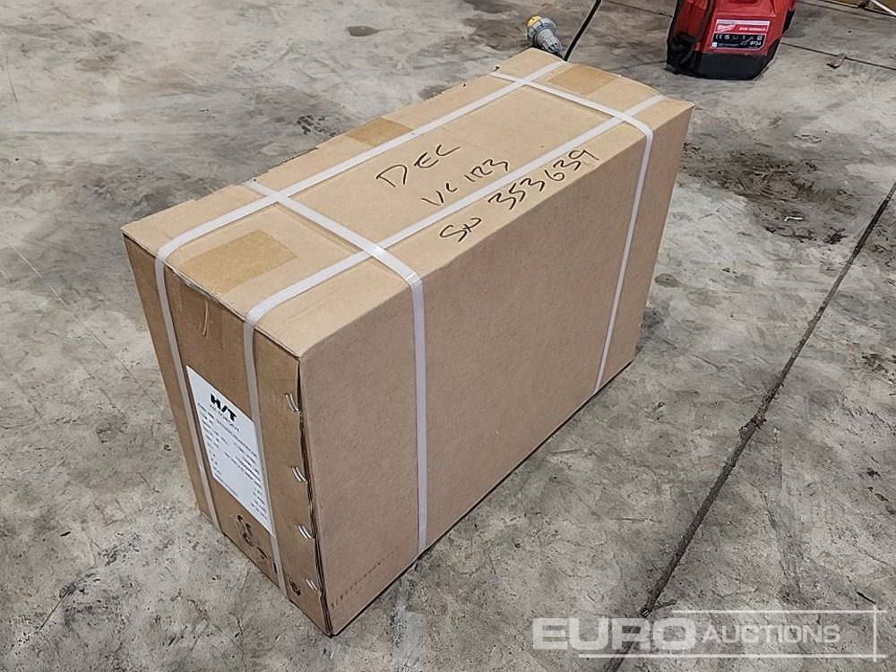 Équipement de garage Unused Hi-Torque HT12000 12 Volt Winch, 3/8" x 85' Rope: photos 20