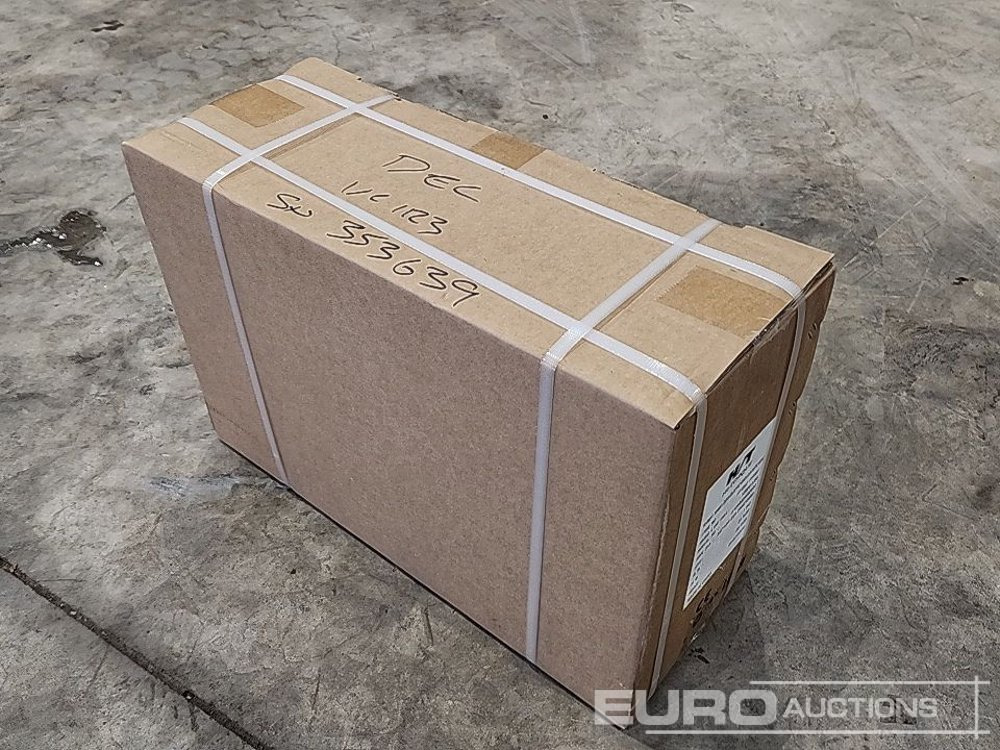 Équipement de garage Unused Hi-Torque HT12000 12 Volt Winch, 3/8" x 85' Rope: photos 23