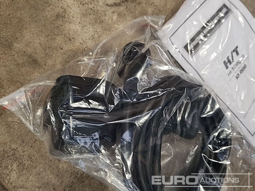 Équipement de garage Unused Hi-Torque HT12000 12 Volt Winch, 3/8" x 85' Rope: photos 7