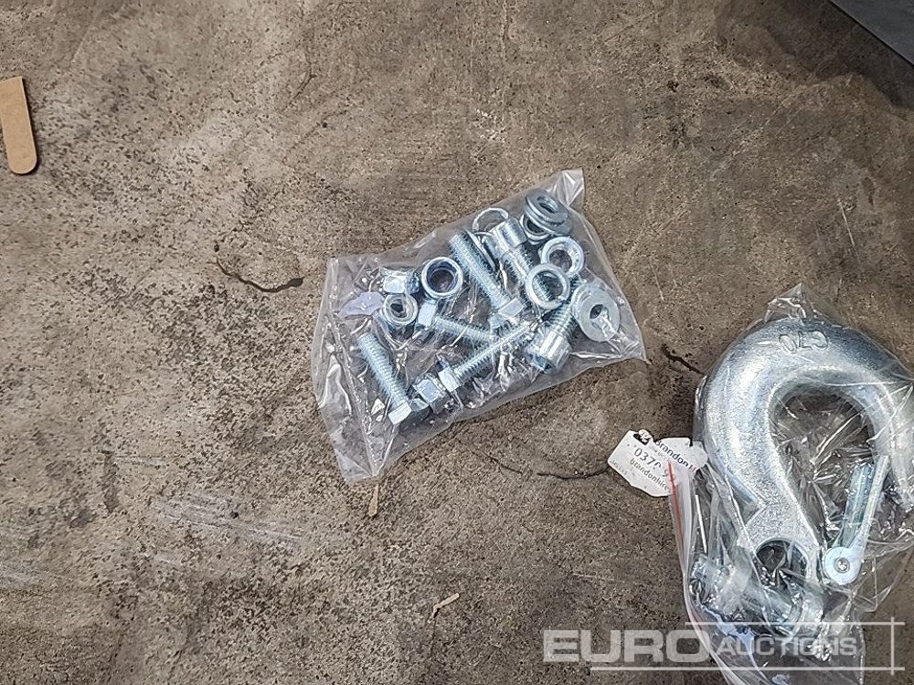 Équipement de garage Unused Hi-Torque HT12000 12 Volt Winch, 3/8" x 85' Rope: photos 10