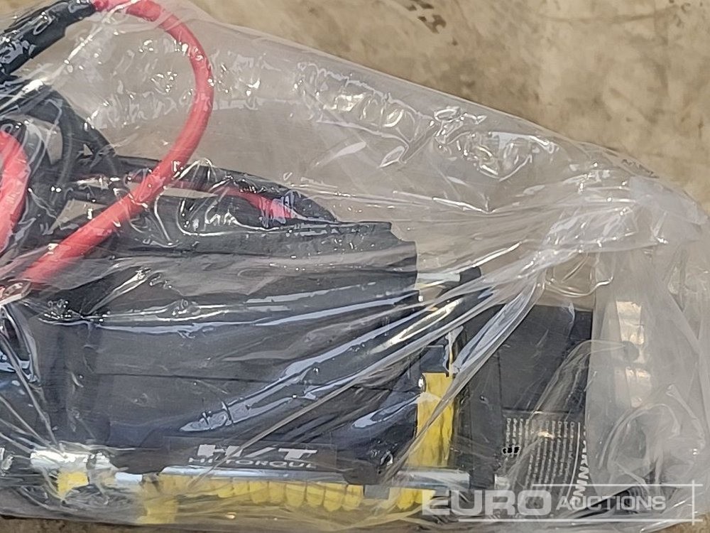 Équipement de garage Unused Hi-Torque HT12000 12 Volt Winch, 3/8" x 85' Rope: photos 19