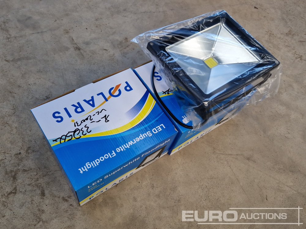 Unused Polaris 30W LED Superwhite Floodlights (2 of) - Équipement de garage: photos 3 Unused Polaris 30W LED Superwhite Floodlights (2 of) - Équipement de garage: photos 3