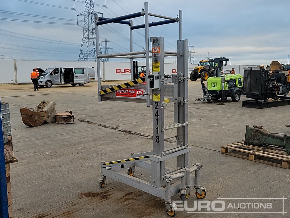 Wheeled Aluminium Access Platform - Nacelle à mât vertical: photos 3 Wheeled Aluminium Access Platform - Nacelle à mât vertical: photos 3