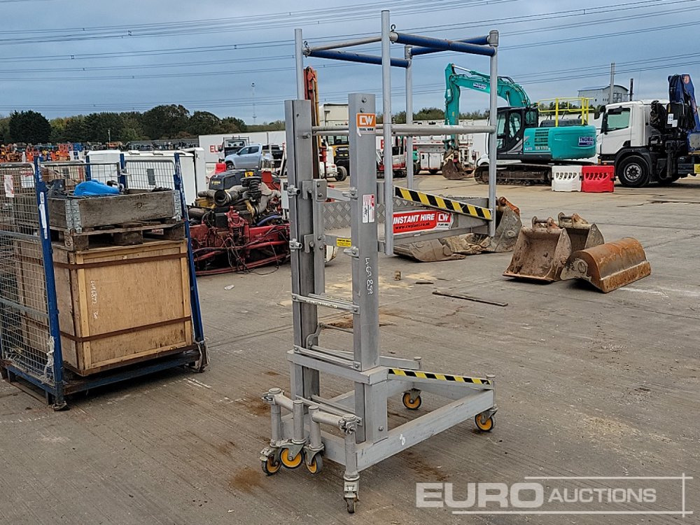 Wheeled Aluminium Access Platform - Nacelle à mât vertical: photos 5 Wheeled Aluminium Access Platform - Nacelle à mât vertical: photos 5