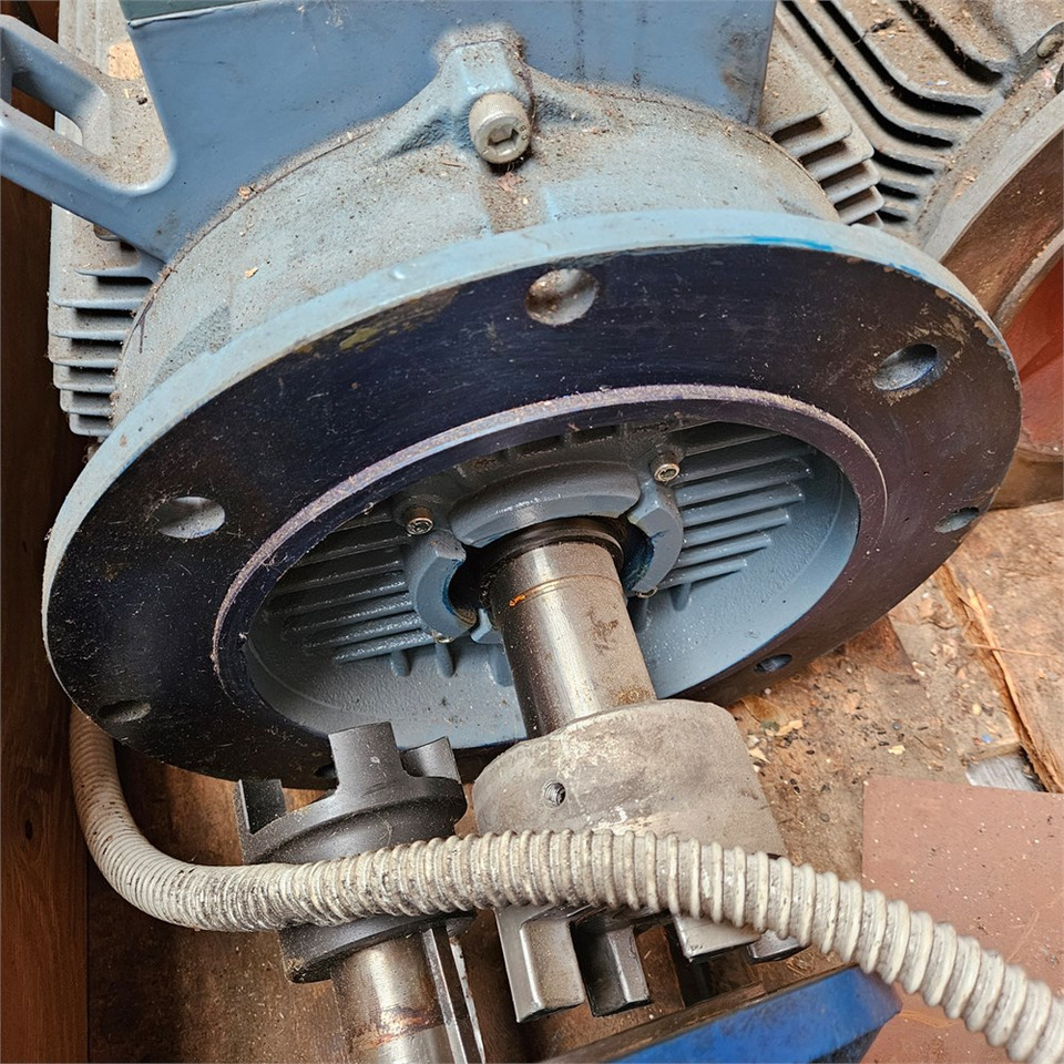 ABB MT80A19F100-2 / M3AA180MLB4 - Machine-outil: photos 5 ABB MT80A19F100-2 / M3AA180MLB4 - Machine-outil: photos 5